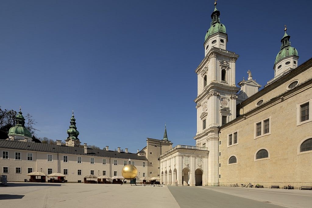 Kapitelplatz and Salzburg Cathedral